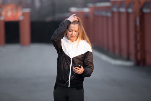 Reflective Elements in Running Apparel Enhance Safety for Early Morning Runs
