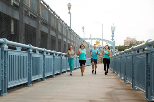 Early Morning Group Runs Build Stronger Bonds in Metropolitan Areas