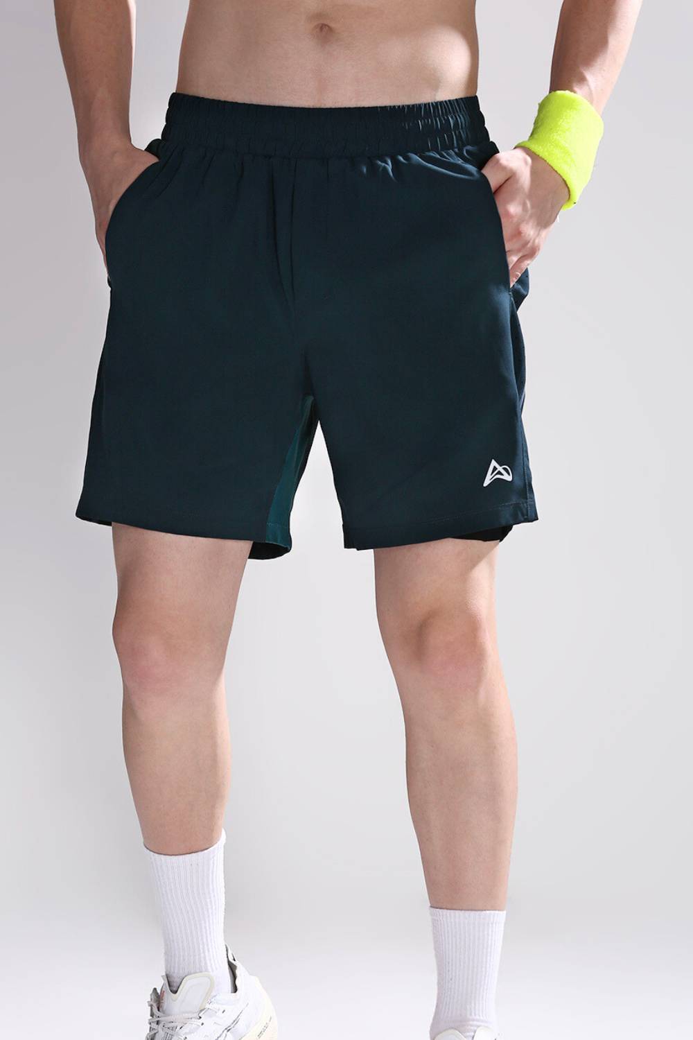 Athlete sprinting in men’s 7-inch Pulse Cross Training Shorts – performance activewear #Color_Bristo Lake