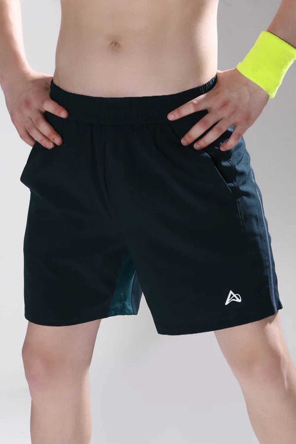 Cross-training workout in gym wearing men’s Pulse Cross Training Shorts #Color_Bristo Lake