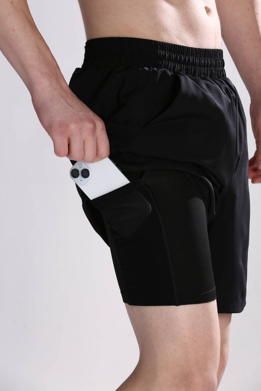 Inner thigh pocket on compression lining of men's training and workour shorts #Color_Black