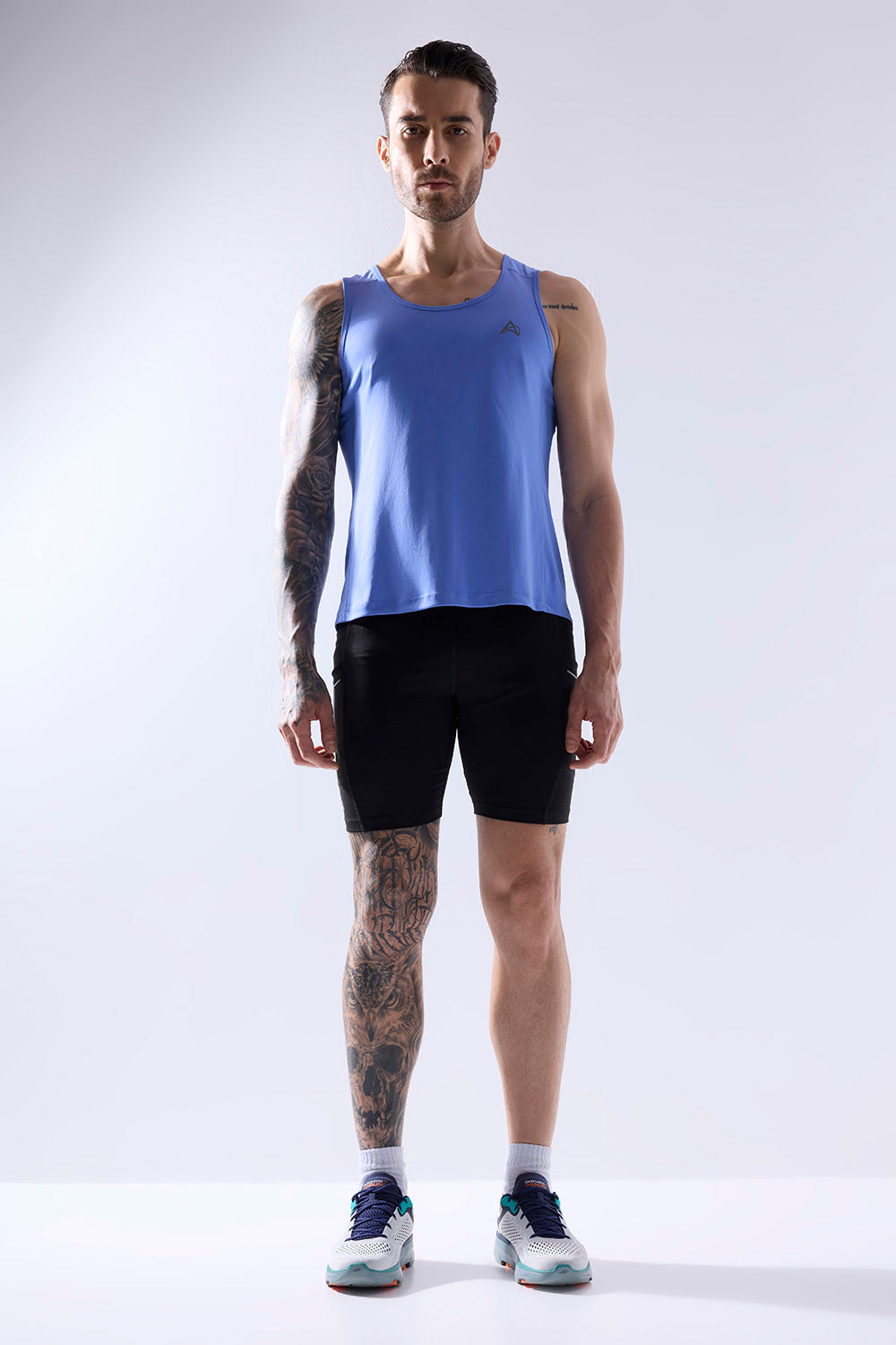 men running half tight with inner lining and multiple pockets #Color_Black