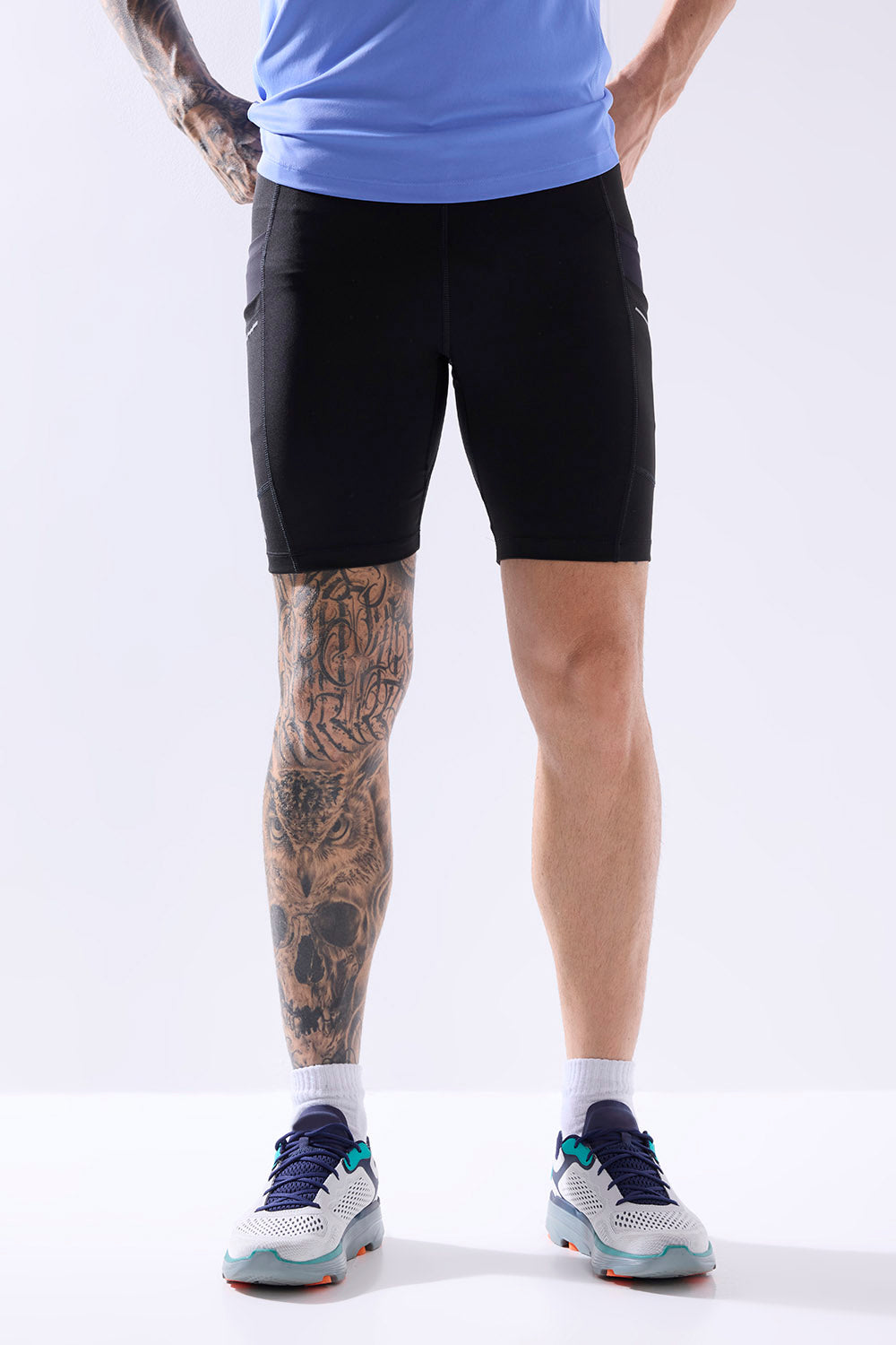 men running half tight with inner lining and multiple pockets #Color_Black