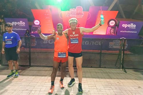 Reflective Running Gear Enhances Safety During Early Morning Runs