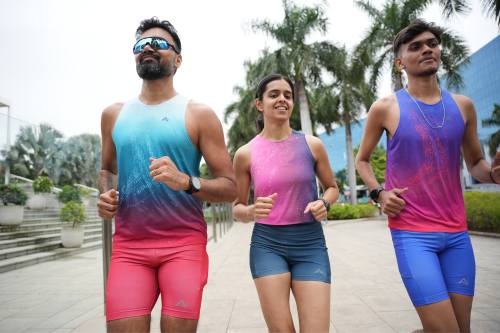 Reflective Accents on Tops for Visibility in Group Dynamics