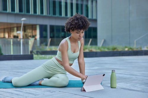 Quick-Dry Technology Sustains Comfort Through Intense Workout Sequences