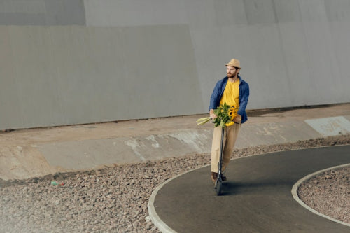 Reflective Elements on Apparel: A Quiet Safety Upgrade for Urban Paths