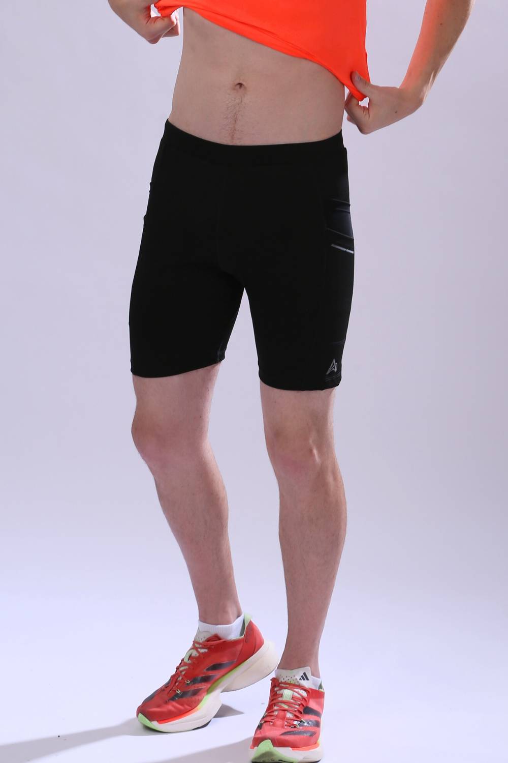 Men’s running half tights – black performance activewear with phone pockets